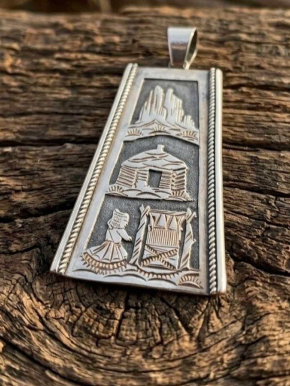 925 SS Vintage Navajo Geneva Etsitty Storyteller Scenic Hogan Pendant. - Picture 2 of 3